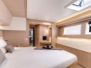 Ένα ή περισσότερα κρεβάτια σε δωμάτιο στο Cabin in a Catamaran