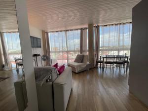 Istumisnurk majutusasutuses PENTHOUSE 10 MIN port croisière et aéroport