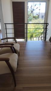 a room with two chairs and a large window at Casa de Férias - Refúgio Arembepe in Camaçari +6 photos