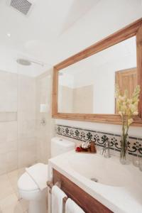 Koupelna v ubytování Adhisthana Hotel Yogyakarta