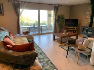 Posezení v ubytování Villa avec vues exceptionnelles à 2 minutes de la plage