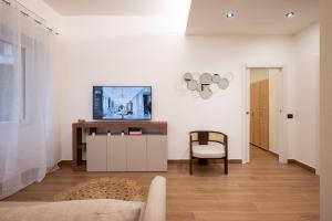 Μια τηλεόραση ή/και κέντρο ψυχαγωγίας στο Visconti Suites - Luca Stay