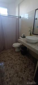 Um banheiro em Hotel Coral