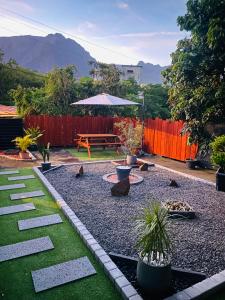 a garden with a table and some potted plants at La Madeleine in Cilaos