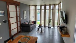 Μια τηλεόραση ή/και κέντρο ψυχαγωγίας στο Sierra Duplex
