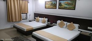 Postel nebo postele na pokoji v ubytování Hotel Su Shree Continental Dx Near New Delhi Railway Station