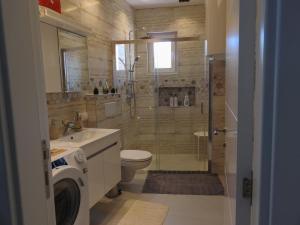 Ένα μπάνιο στο Apartman Biser Vranja - FREE PARKING - CITY CENTER