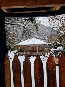 Фотография из галереи Parna's cottage в Мартвили