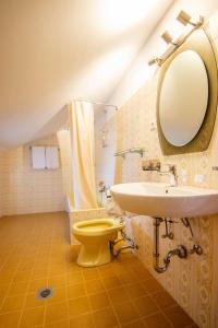 Koupelna v ubytování Strengen Guesthouse + 34 fotografií