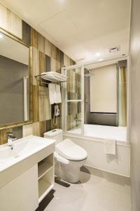 Bilik mandi di V-one Hotel - Ningxia No. 2 Inn