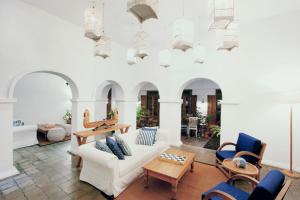 Posezení v ubytování Adhisthana Hotel Yogyakarta