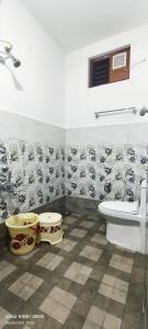a bathroom with a toilet and a sink at The Bulbul Nest Homestay in Gūdalūr