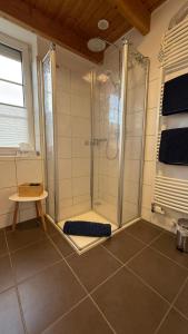 Ένα μπάνιο στο Ferienhaus Maare & Meer mit Sauna Neßmersiel +39 φωτογραφίες