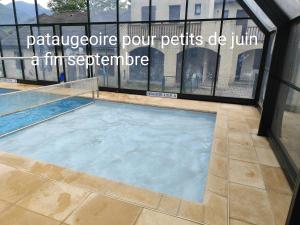 a swimming pool in a building with the words privilege pour petits deum at Mailh- Massibé 1 chambre 5 pers draps serviettes inclus parking près du ski tout confort in Bielle