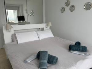 Postel nebo postele na pokoji v ubytování Carré D OR au santa Clara torremolinos + 26 fotografií