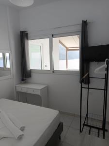 Postel nebo postele na pokoji v ubytování Kalymnos Platy Gialos Mousellis Makis Apartments