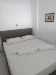 Postel nebo postele na pokoji v ubytování Kalymnos Platy Gialos Mousellis Makis Apartments