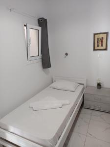 Postel nebo postele na pokoji v ubytování Kalymnos Platy Gialos Mousellis Makis Apartments