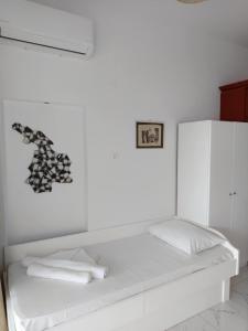 Postel nebo postele na pokoji v ubytování Kalymnos Platy Gialos Mousellis Makis Apartments