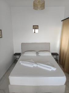 Postel nebo postele na pokoji v ubytování Kalymnos Platy Gialos Mousellis Makis Apartments
