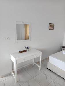 Postel nebo postele na pokoji v ubytování Kalymnos Platy Gialos Mousellis Makis Apartments