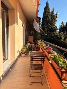 a balcony with chairs and potted plants on a building at Il Balcone di Anna - Nervi - 65mq Bilocale in Genoa