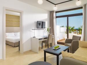 Postel nebo postele na pokoji v ubytování H10 Suites Lanzarote Gardens + 37 fotografií