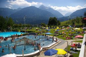 Bazén v ubytování Alpencamp Kärnten nebo v jeho okolí + 37 fotografií