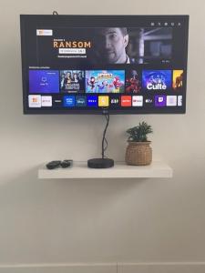 TV a/nebo společenská místnost v ubytování F2 - Corbeil Essonnes - Au calme