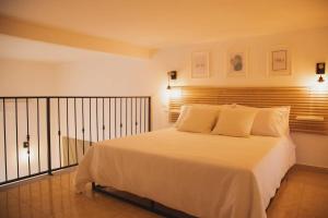 a bedroom with a bed with white sheets and pillows at Aviothic Home in Naples