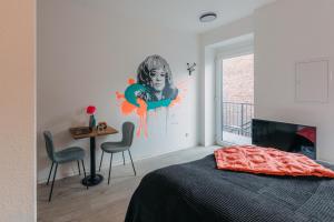 a bedroom with a painting of a woman on the wall at BHH Living Apartments - Zentrale Lage, ruhige Nächte, perfekter Komfort in Düsseldorf