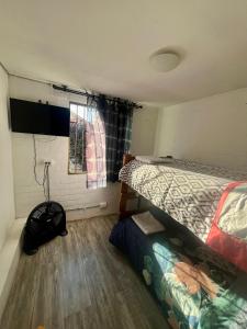 A bed or beds in a room at Hostel Tu Espacio RE - Casa cerca del Aeropuerto