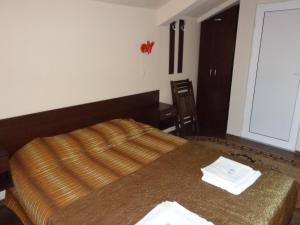 Postel nebo postele na pokoji v ubytování Family Hotel Belvedere + 82 fotografií