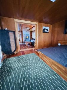 Postel nebo postele na pokoji v ubytování 5 Zimmer-Wohnung mit Garage und Sauna