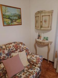 a living room with a couch and a table at Casa dei Nonni in Venturina Terme