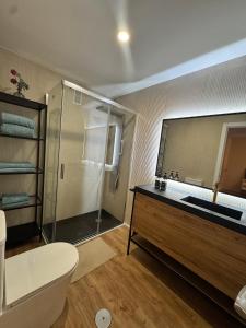 Et badeværelse på Esmeralda Dreamy Sunset + 44 billeder