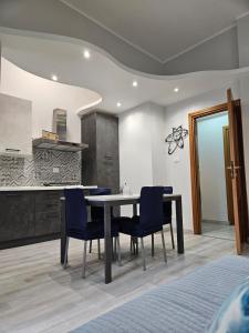 Η κουζίνα ή μικρή κουζίνα στο Comfy Apartment