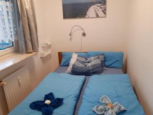Postel nebo postele na pokoji v ubytování Aquamarin - charmantes Appartement mit Balkon