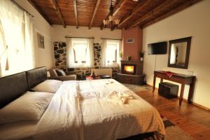 Televízia a/alebo spoločenská miestnosť v ubytovaní Guesthouse Papastoikou