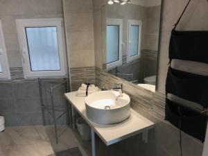 Ένα μπάνιο στο Nuovo appartamento a 2 passi dal mare Anzio Centro +13 φωτογραφίες