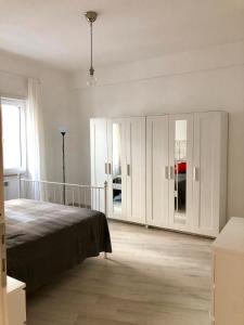 Ένα ή περισσότερα κρεβάτια σε δωμάτιο στο Nuovo appartamento a 2 passi dal mare Anzio Centro