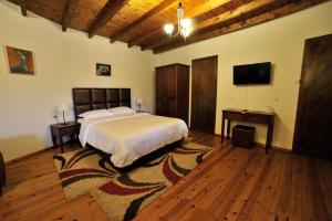 Televízia a/alebo spoločenská miestnosť v ubytovaní Guesthouse Papastoikou