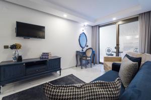 Et tv og/eller underholdning på Voger Alaçatı Family