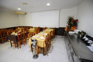 Reštaurácia alebo iné gastronomické zariadenie v ubytovaní Hostal Los Maños