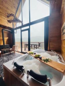 a bath tub in a room with a large window at 101 nolu oda in Çamlıhemşin