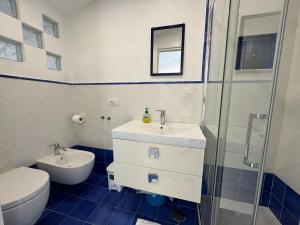 Et badeværelse på La Mansarda + 29 billeder