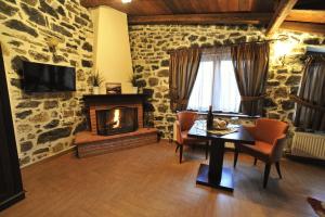 Televízia a/alebo spoločenská miestnosť v ubytovaní Guesthouse Papastoikou