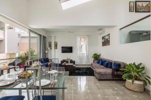 Μια τηλεόραση ή/και κέντρο ψυχαγωγίας στο 3BHK Luxury Villa in North Goa Verem