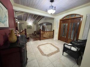 Zona de estar de Luxury Spacious Villa with Aircon and Pool Table