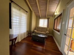 Zona de estar de Luxury Spacious Villa with Aircon and Pool Table